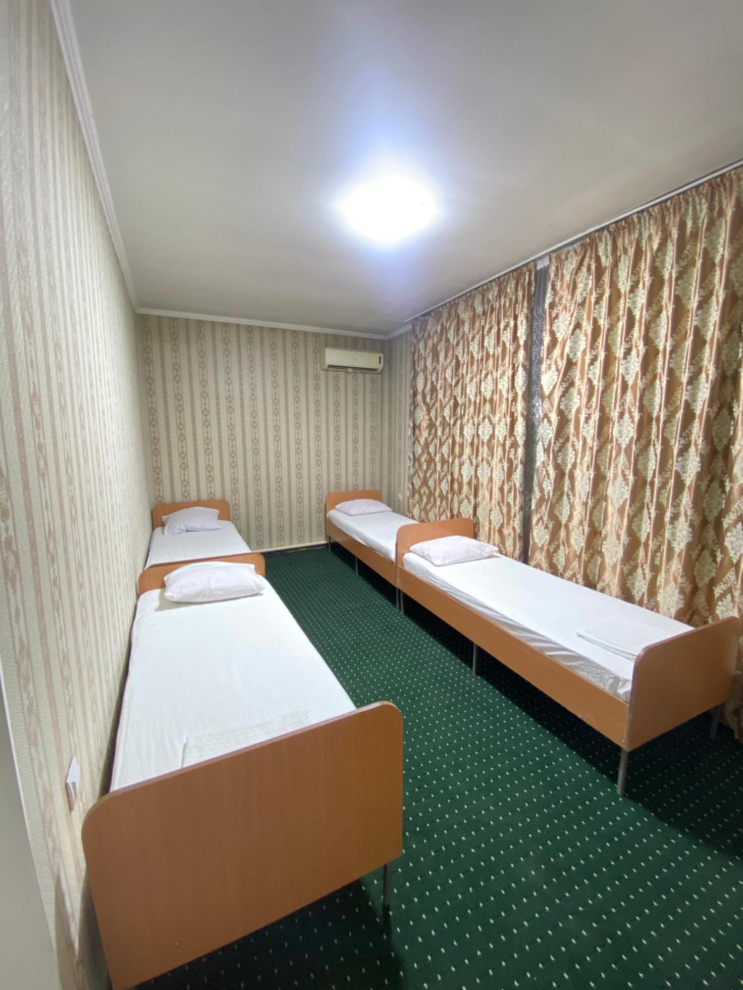Vista 1 Hotel Turkistan Buitenkant foto