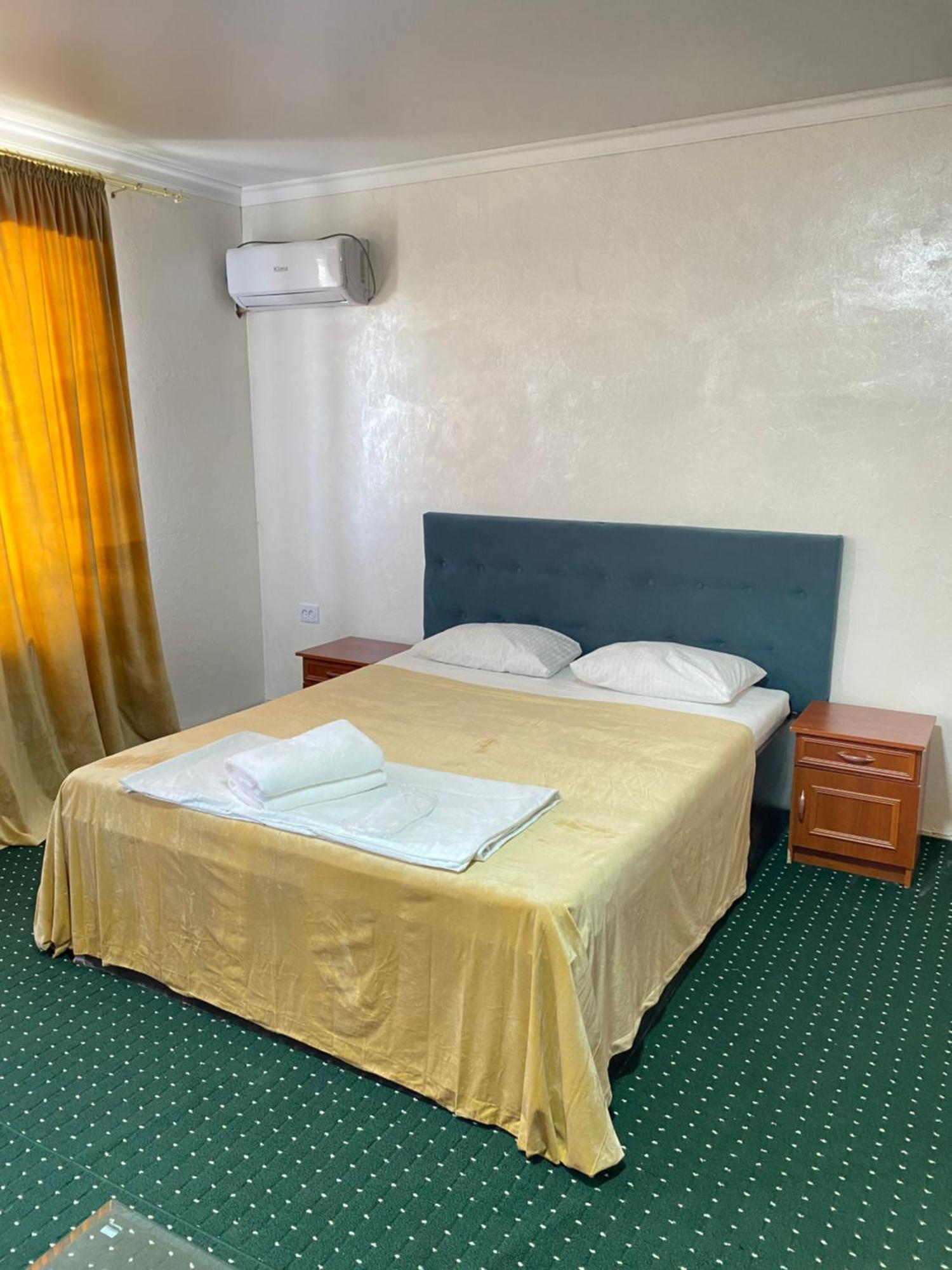 Vista 1 Hotel Turkistan Buitenkant foto