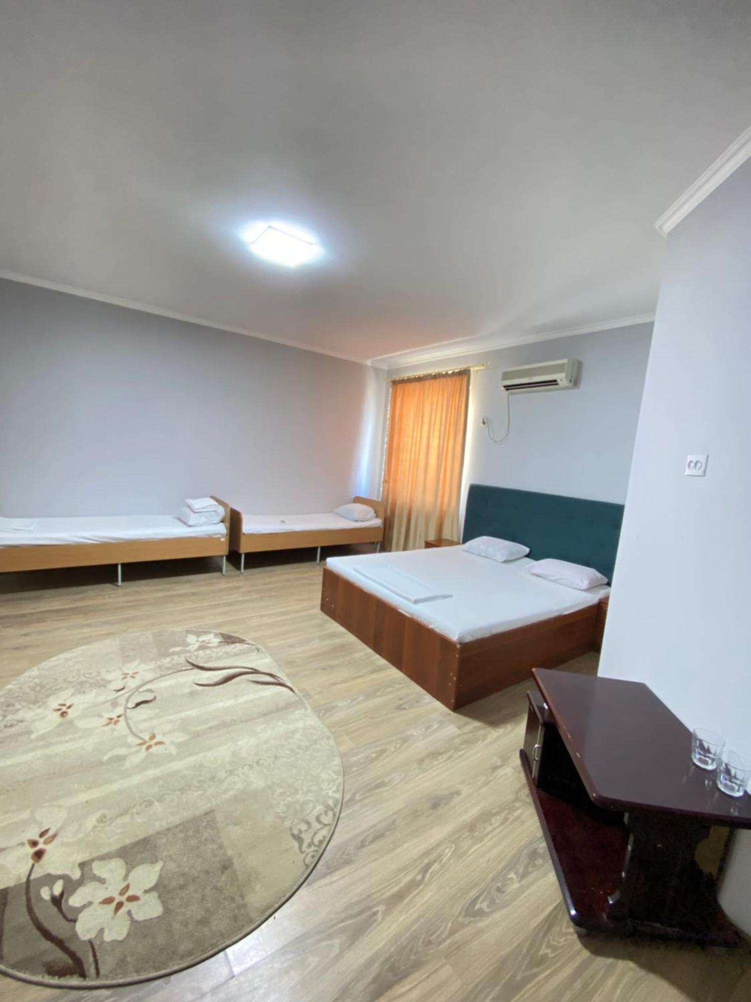 Vista 1 Hotel Turkistan Buitenkant foto